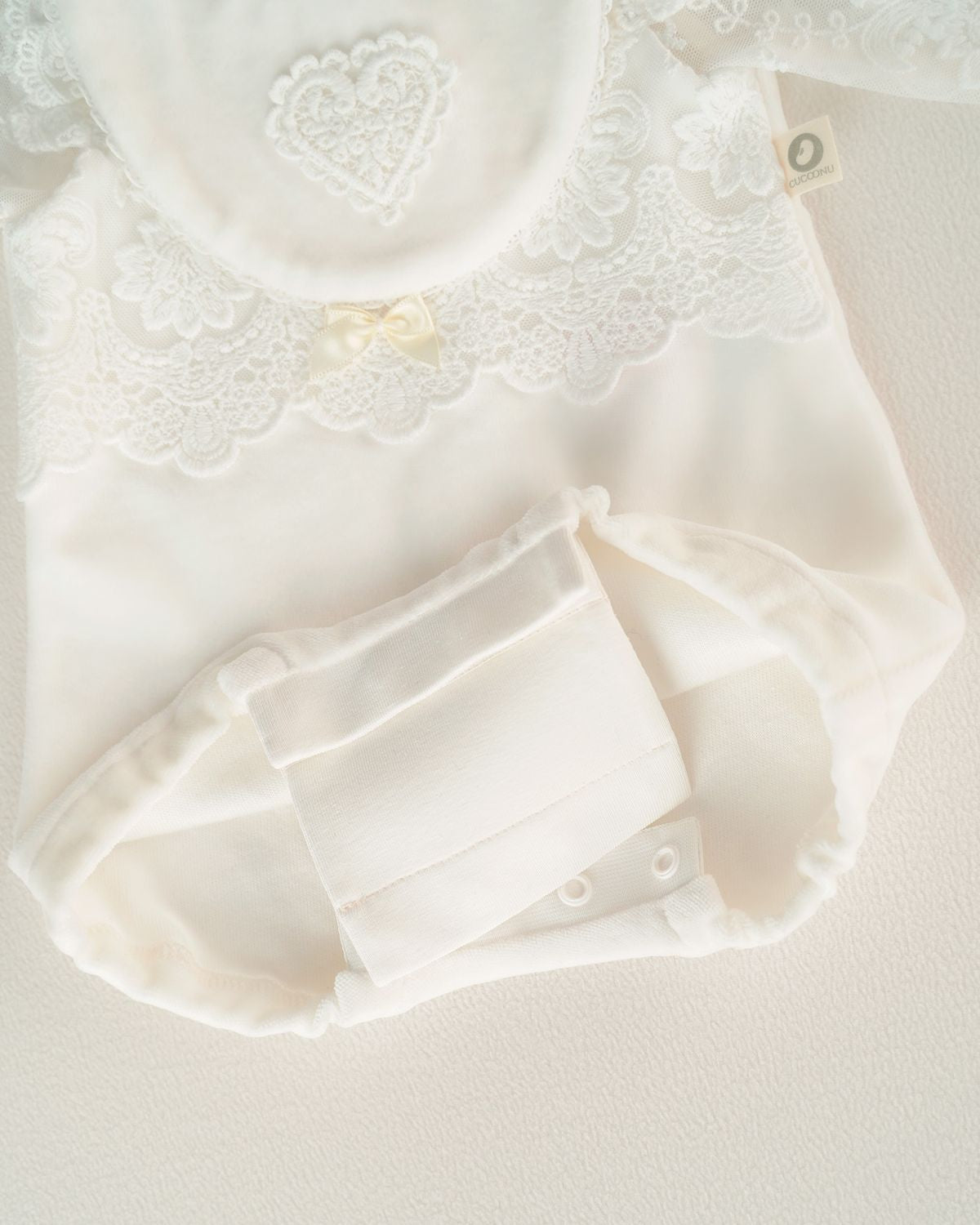 CUCOONU Bodyverlängerung im Detail am Babybody ‚Pretty Sweety‘