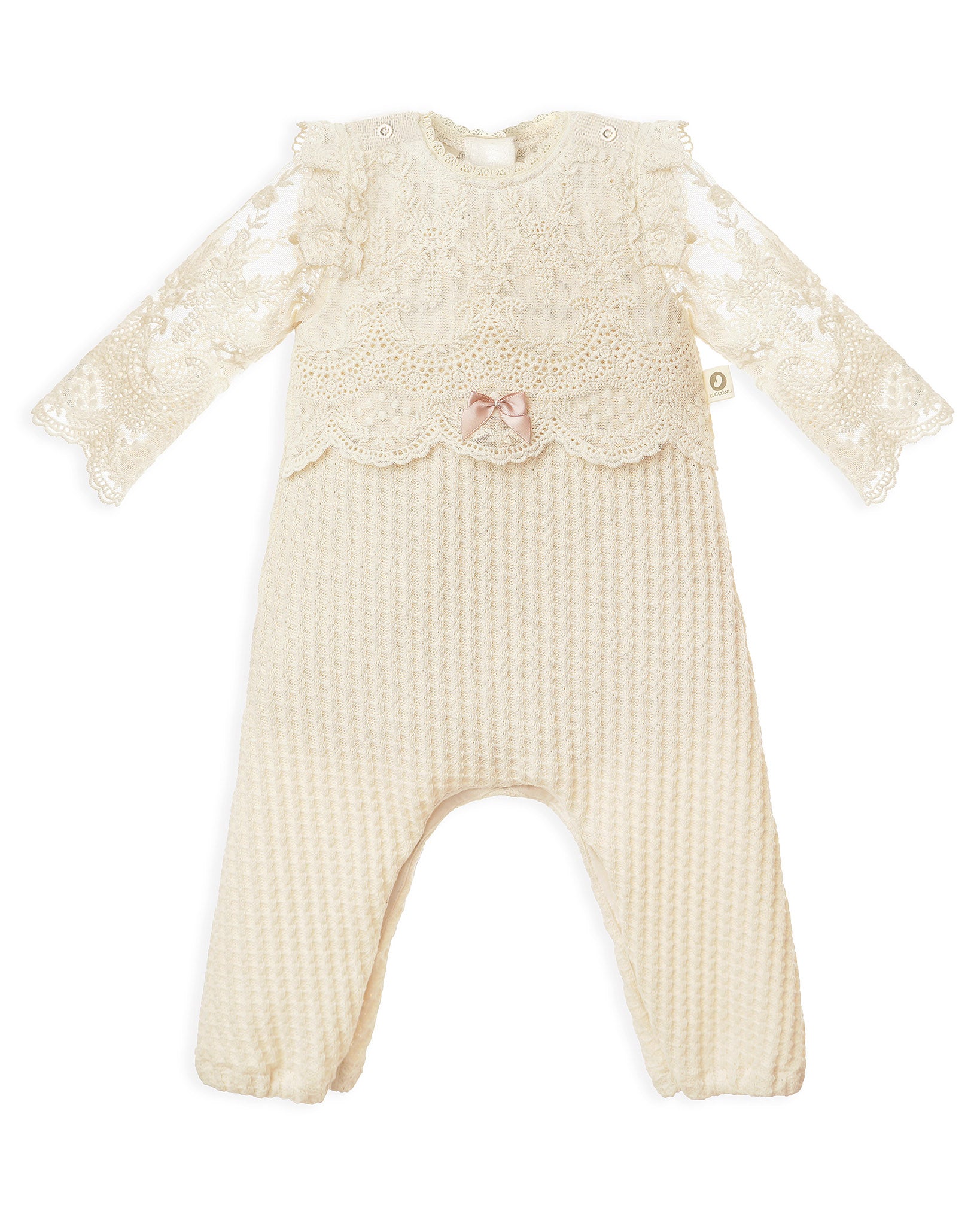 Festlicher CUCOONU Babystrampler in Creme, kombiniert mit Spitze