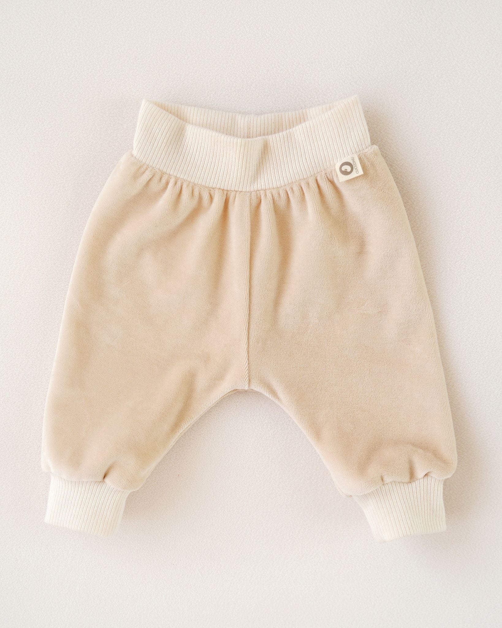 CUCOONU Babyhose aus Samt in Beige, Vorderansicht